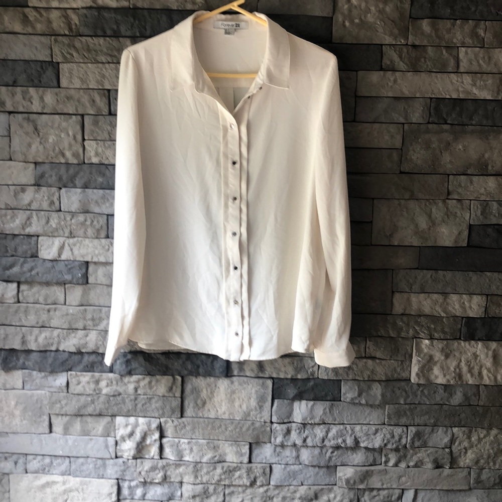 Forever 21 creamy white button down blouse EUC L
